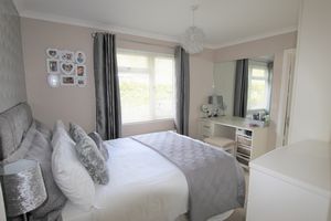MAIN BEDROOM - click for photo gallery